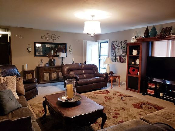 5th image of 307 Broadway St