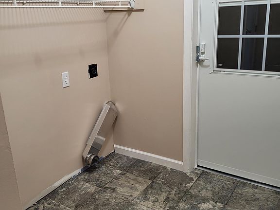 3rd image of 7621 Maple Green Ct