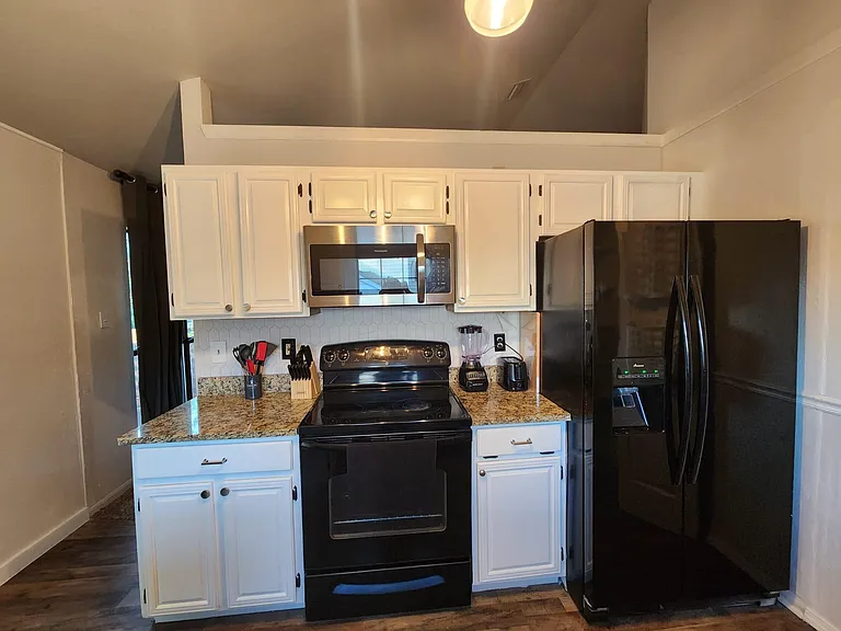 Kitchen, fully stocked with all Utensil and cutlery, Toaster, Blender