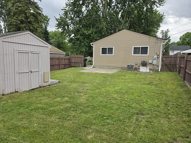 8533 Nancy Ave — Photo 4