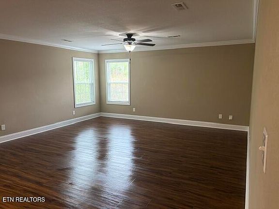 5th image of 943 Elsborn Ridge Rd