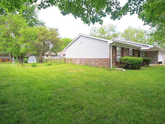 4th image of 812 Burr Oak Dr