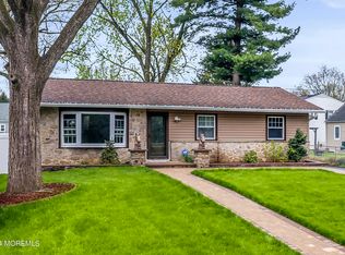 201 Hollowbrook Dr, Ewing, NJ 08638