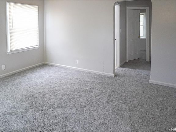4th image of 20234 Hickory St