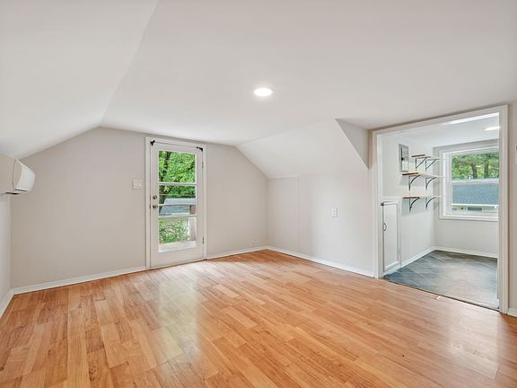 5th image of 105 Estes Dr #A