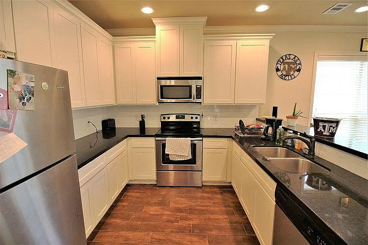 104 Richards Street - 1 — Photo 3