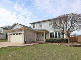 1233 Diane Ln, Elk Grove Village, IL 60007