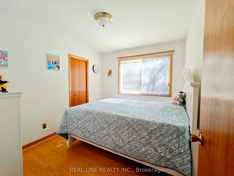 275 Parkview Ave — Photo 12