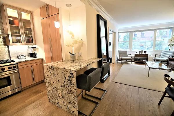 1st image of 15 W 72nd St APT 1F