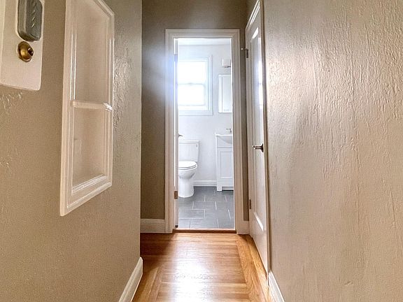 5th image of 1595 Greenwich St APT 33