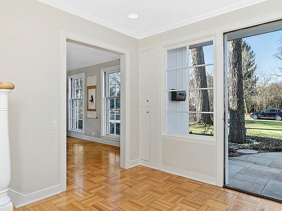 4th image of 229 Lakeside Pl