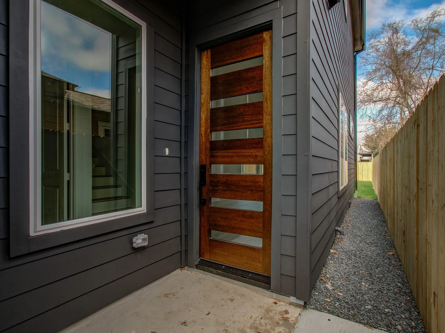 3 bed, 2.5 bath, 2070 sqft, $2,900 — Photo 3
