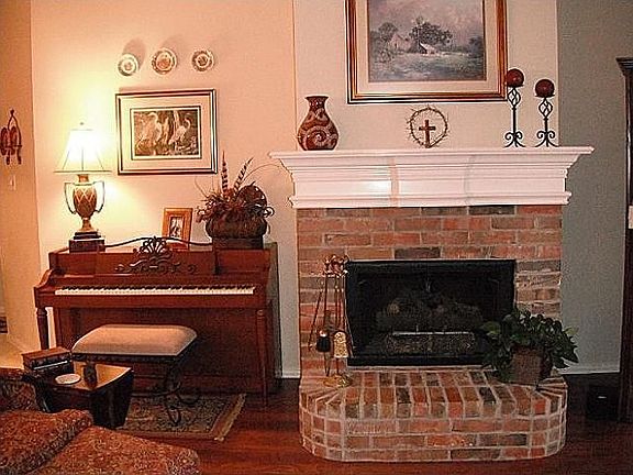2nd image of 807 Chittamwood Ln