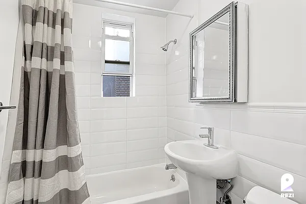 Rented by REZI | media 38