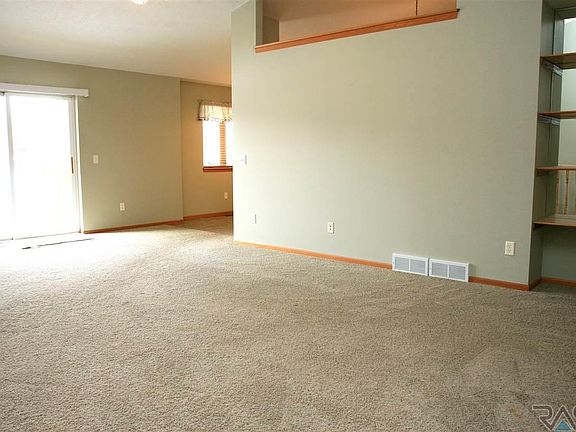 4th image of 6411 S Avalon Ave