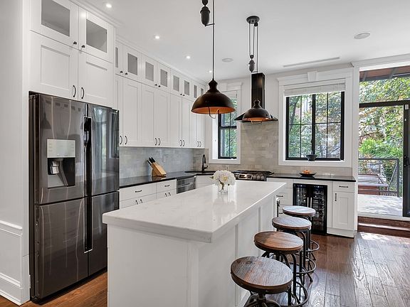 2nd image of 422 Chauncey St #2