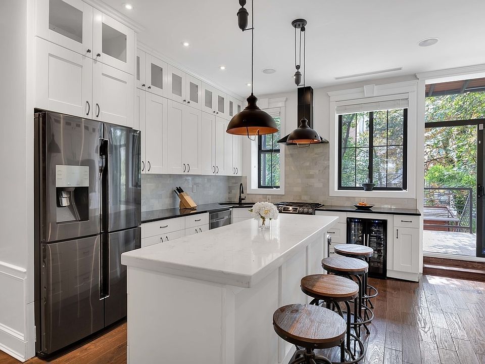 1st image of 422 Chauncey St #4