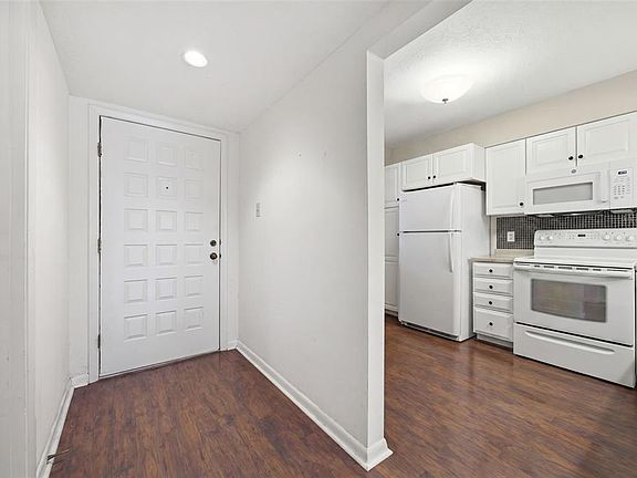4th image of 1802 MARINER DRIVE E #25