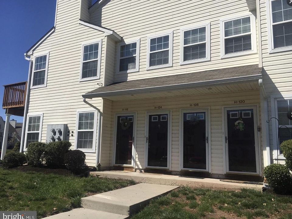2nd image of 124 Horseshoe Dr