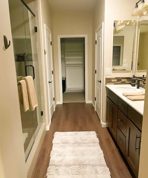 Master bath suite