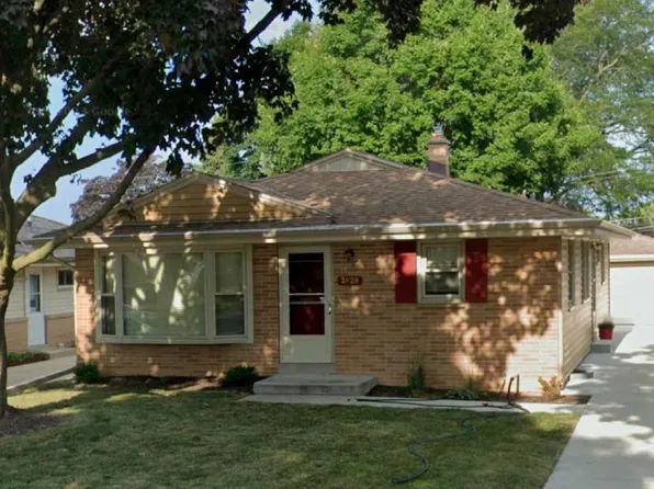 2628 North 114th STREET, Wauwatosa, WI 53226