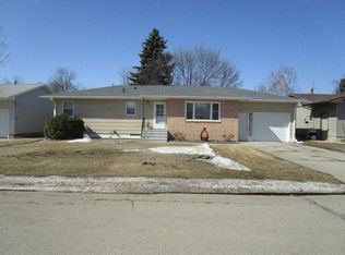309 9th Ave SE, Devils Lake, ND 58301