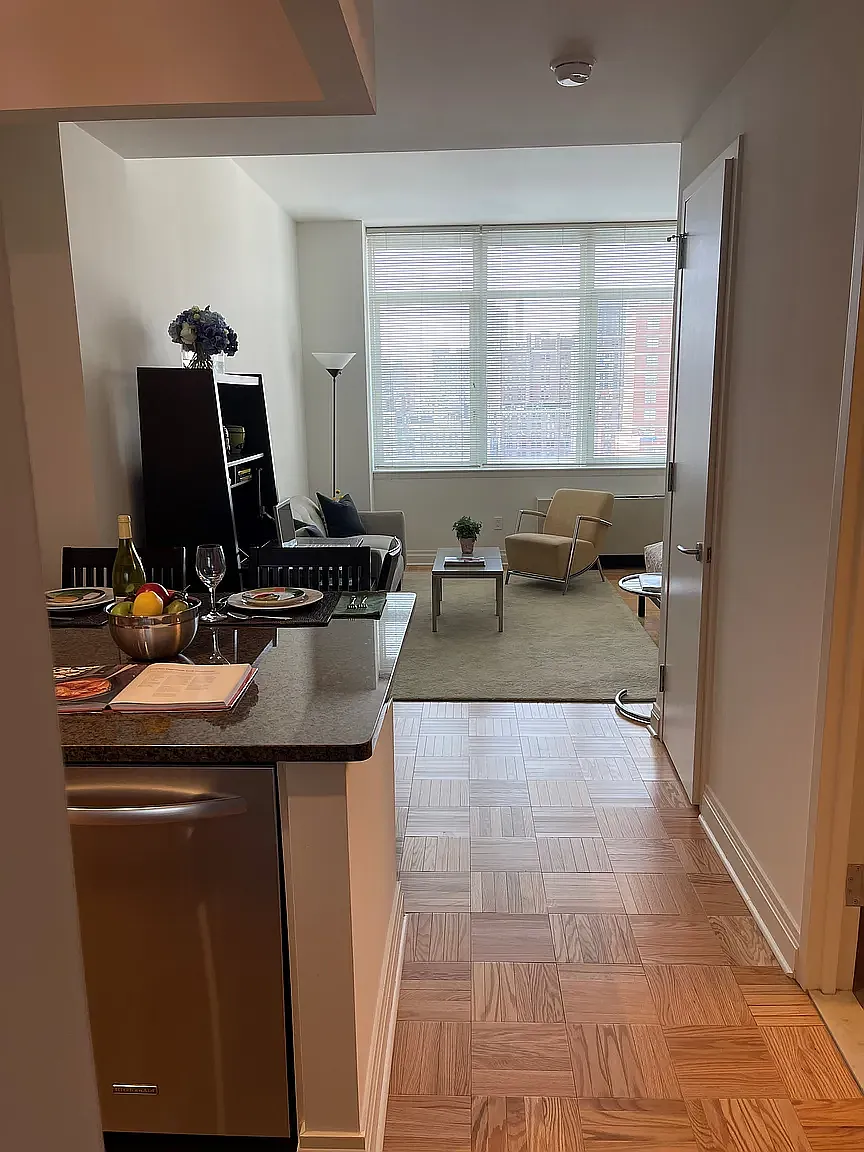 1510 Lexington Avenue — Photo 4