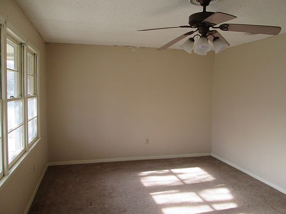 3rd image of 105 N Emberwood Dr