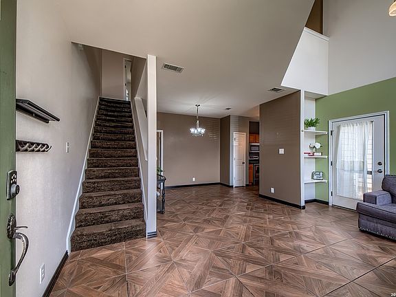 3rd image of 2715 CROWN HOLW