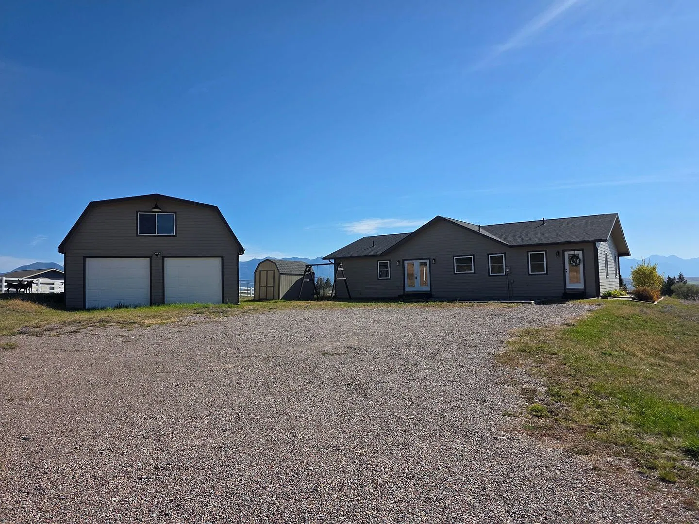 Spacious 3BDR/3BA Single Level home with a detached oversized garage/shop, complete with a kitche... — Photo 3