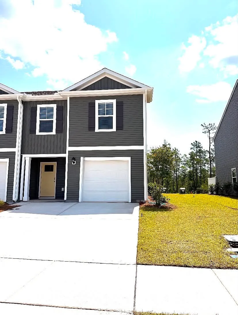 4 bed, 2.5 bath, 1555 sqft, $2,250 — Photo 1