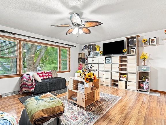 4th image of 3808 Elmwood Dr NE