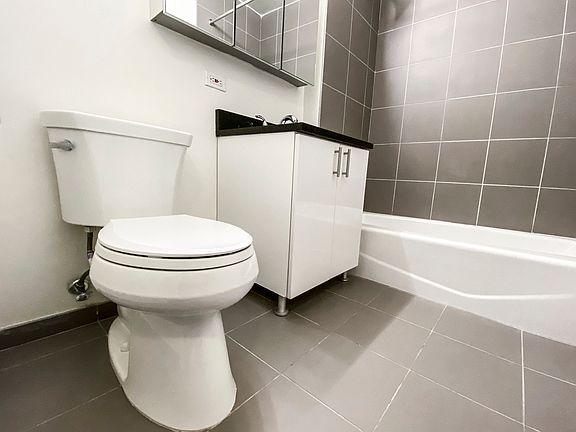 5th image of 520 W 43rd St APT 8F
