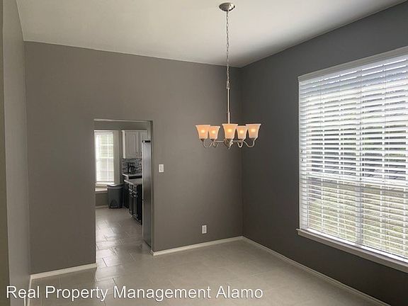 5th image of 2413 Encino Cliff St