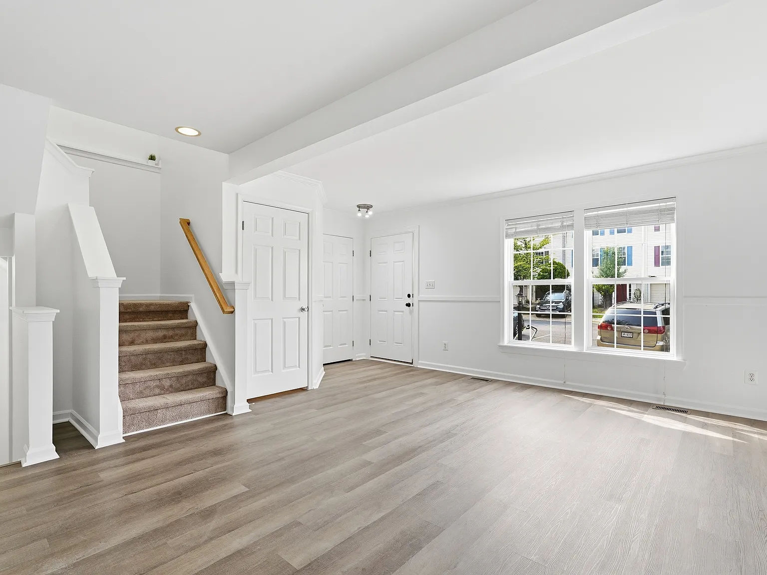 3 bed, 2360 sqft, $2,800 — Photo 2