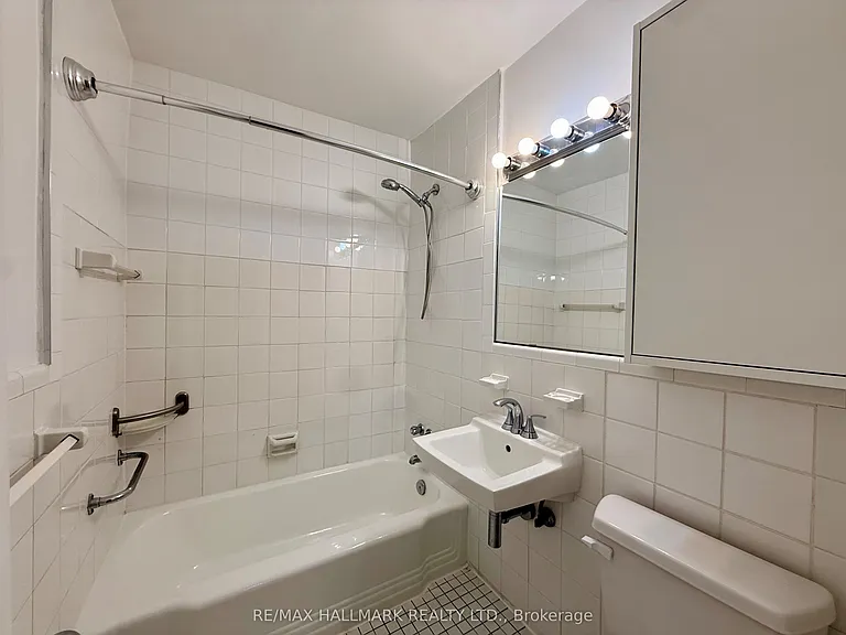 30 Upper Canada Dr #301 — Photo 8