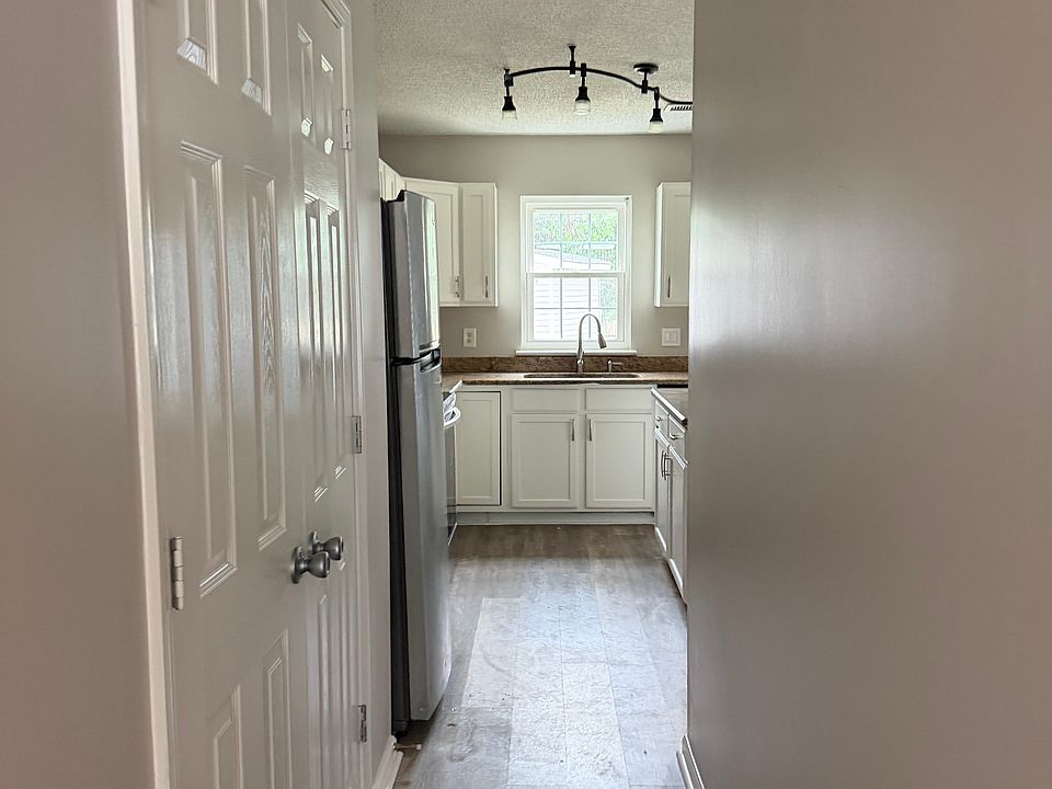 1st image of 6904 Castello Ln
