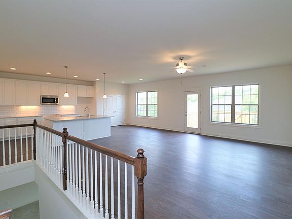 3rd image of 309 White Cliffs Ln