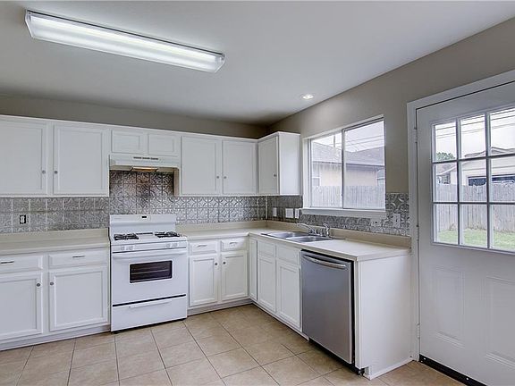 3rd image of 1708 Southwestern Trl