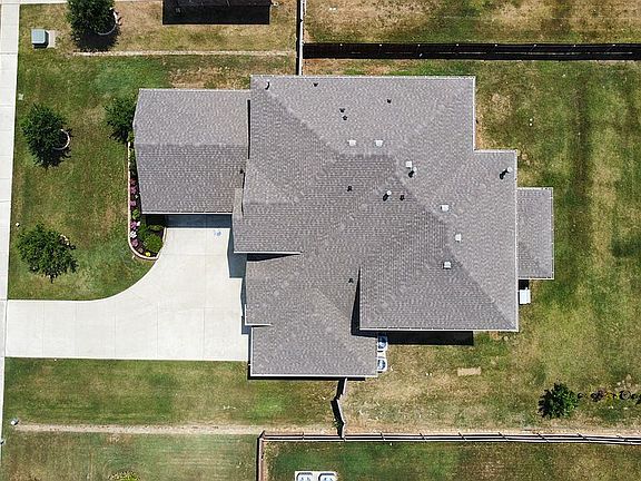 5th image of 2209 Clarebrook Dr