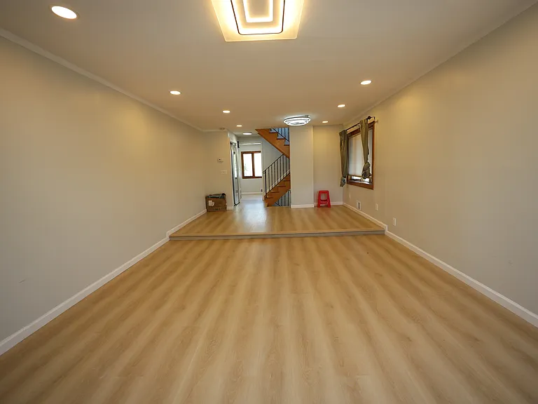 178 Spratt Ave — Photo 4
