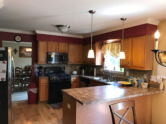 5th image of 183 White Oak Dr