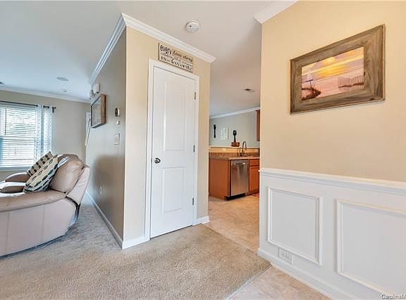 3rd image of 5027 Broad Leaf Ct