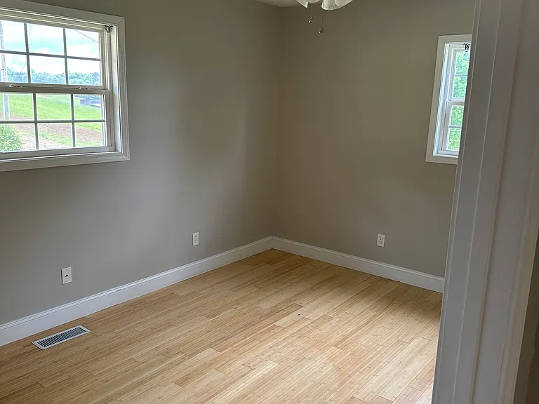 206 Russell Rd S — Photo 12
