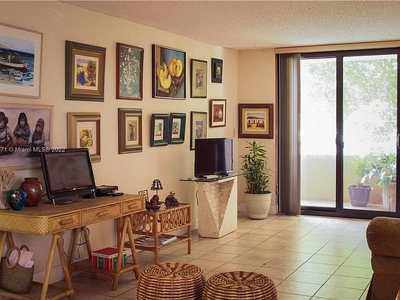 3rd image of 8101 Byron Ave APT 201