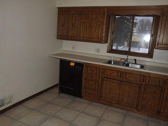 4th image of 1175 County Road B W