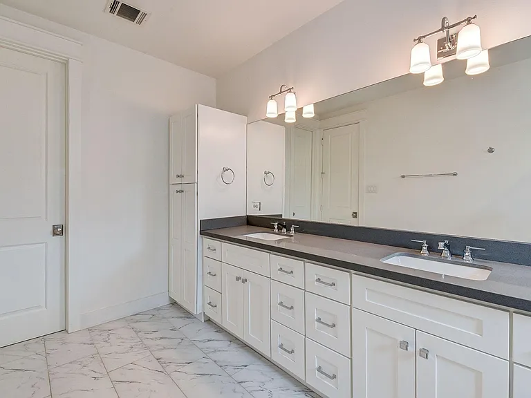 2705 Oakwood Crest Ln — Photo 9