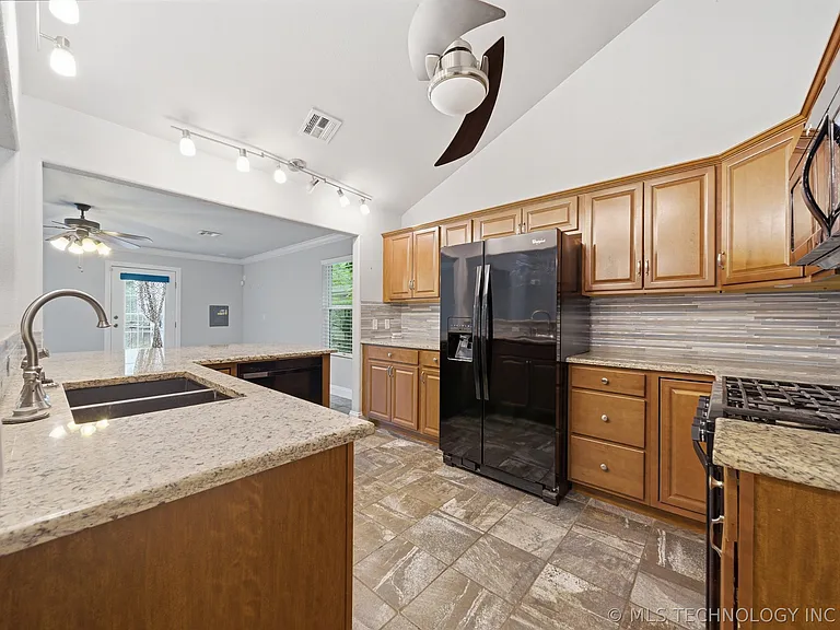 5508 S Newport Ave — Photo 5
