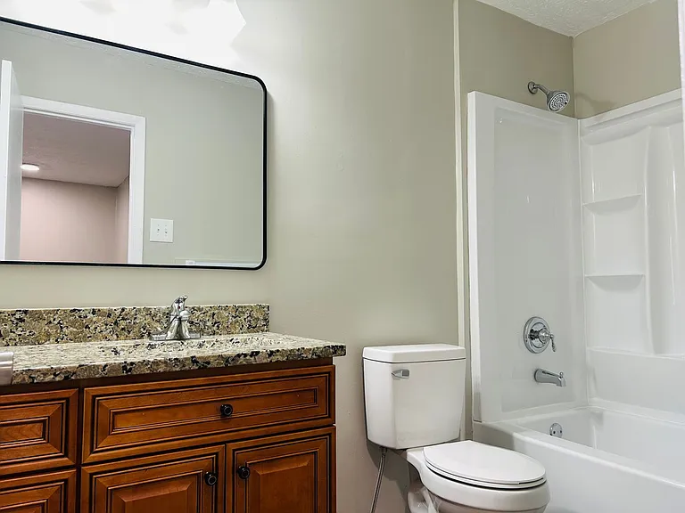 513 Toombs St — Photo 16