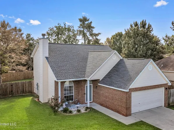 8821 Marguerite Dr, Ocean Springs, MS 39564